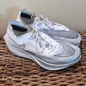 Nike Vaporfly 2 - Men's Size 9.5 - Women's Size 11 -- EU Size 43 - CM 28